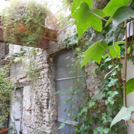 Le Crocodile Rouge Bed & Breakfast