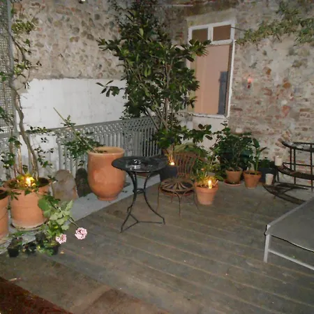 Le Crocodile Rouge Bed & Breakfast