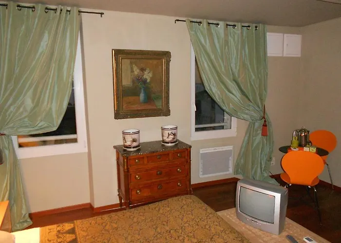 Le Crocodile Rouge Bed & Breakfast