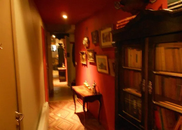 Le Crocodile Rouge 3*