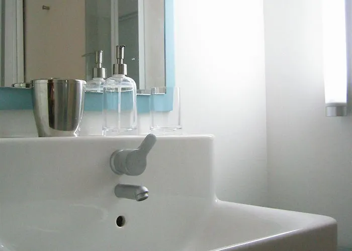 Le Crocodile Rouge Bed & Breakfast 3*